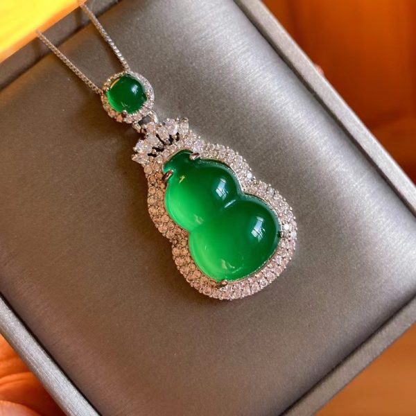 Green Agate Hanging Pendant Necklace with Embroidered Beads, Elegant Jade Pendant Birthday Gift - 图片 4