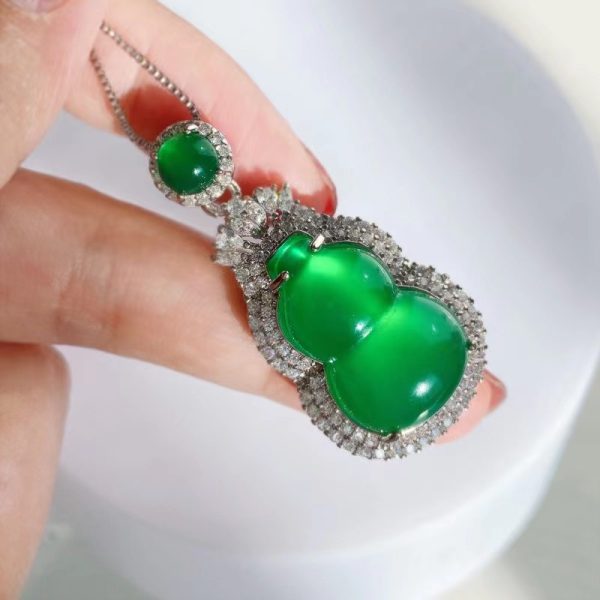 Green Agate Hanging Pendant Necklace with Embroidered Beads, Elegant Jade Pendant Birthday Gift - 图片 2