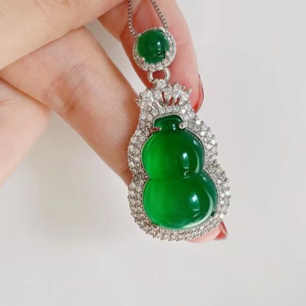 Green Agate Hanging Pendant Necklace with Embroidered Beads, Elegant Jade Pendant Birthday Gift - 图片 3
