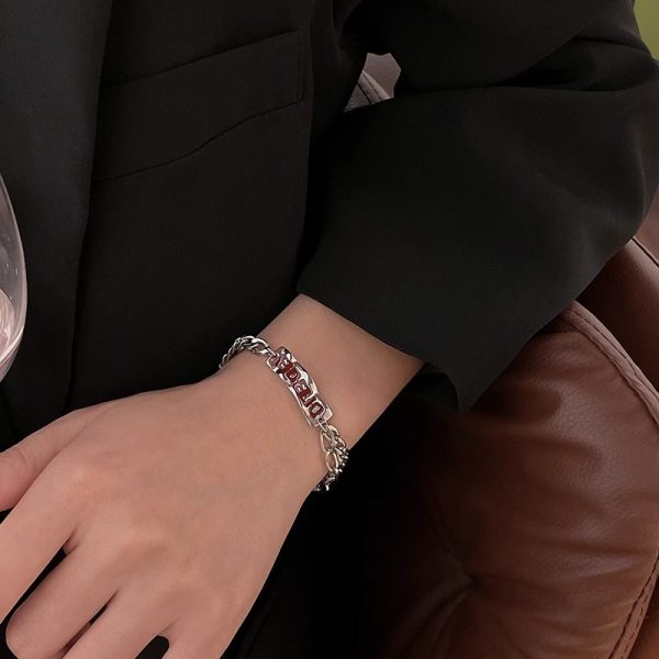 Titanium steel double-layer letter bracelet for men and women, fade-resistant, minimalist style - 图片 4